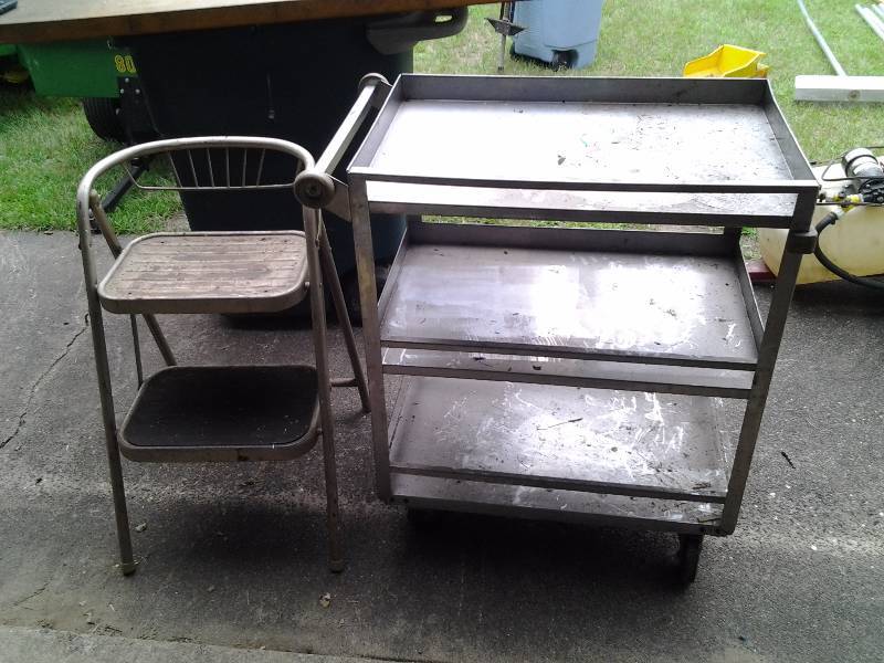 lot 60 image: Rolling Cart & Step Stool