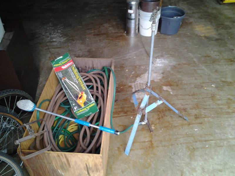 lot 61 image: Wood Crate Full Of Garden Hoses & Sprinklers