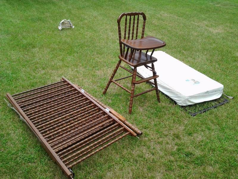 lot 70 image: Jenny Lind Style High Chair & Crib