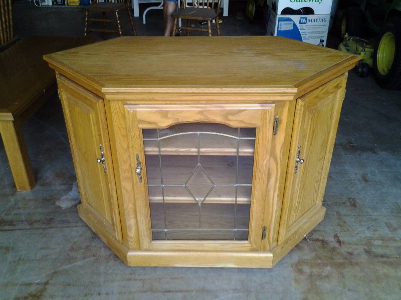lot 75 image: Oak & Glass 3 Door Hex Shape TVMedia Cabinet On Wheels 44x22x31