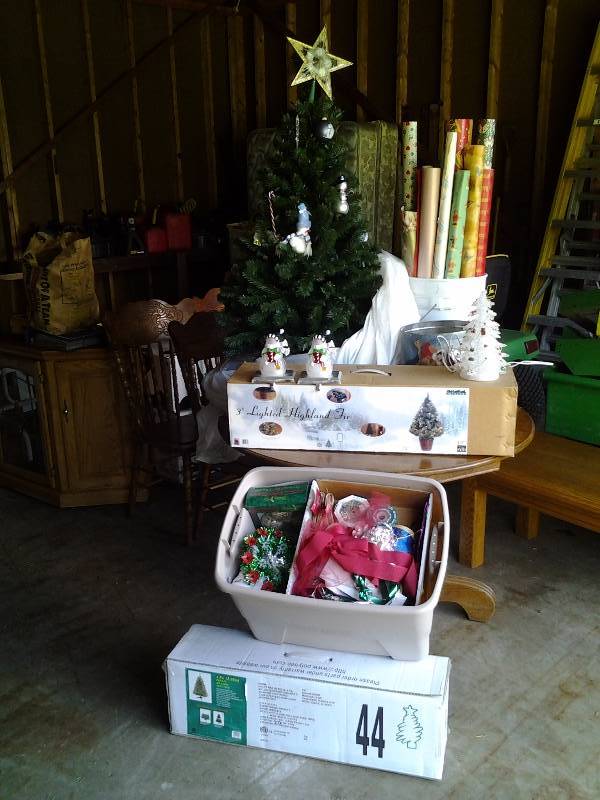 lot 78 image: Lot Of Christmas Related, Tree, Tub Of Decor & Wrap