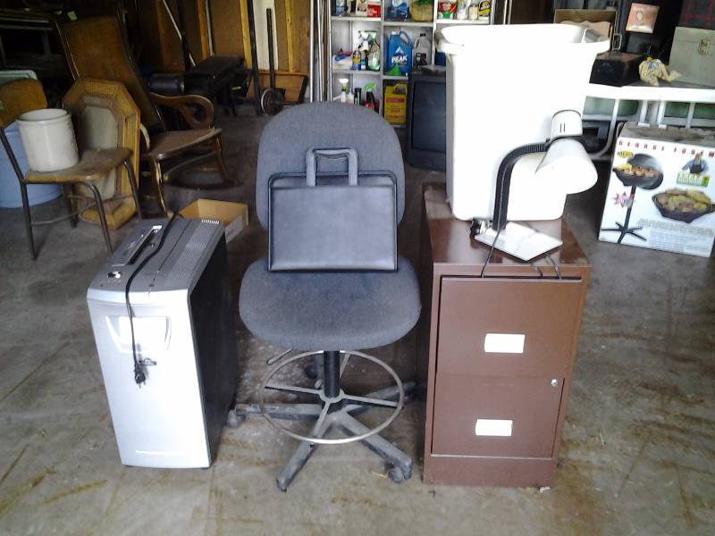 lot 83 image: Fellowes DM-12 Heavy Duty Spreader, 2-Drawer File, Office Chair, Lamp, Trash Can