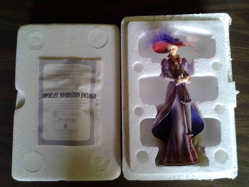 lot 87 image: Thomas Kinkade Portraits Of Style & Grace, Tea At Three Figurine #1633 With COA