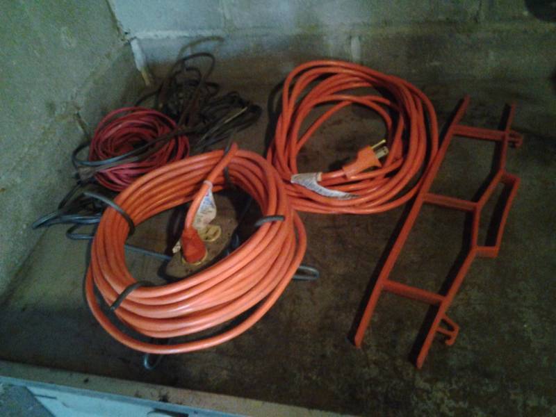 lot 99 image: Lot Of Extension Cords