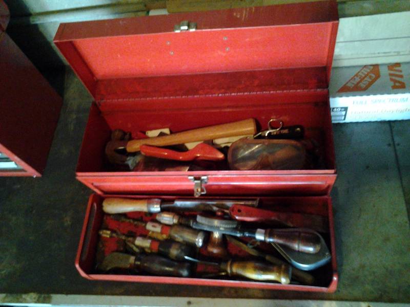 lot 104 image: Red Tool Box & Contents