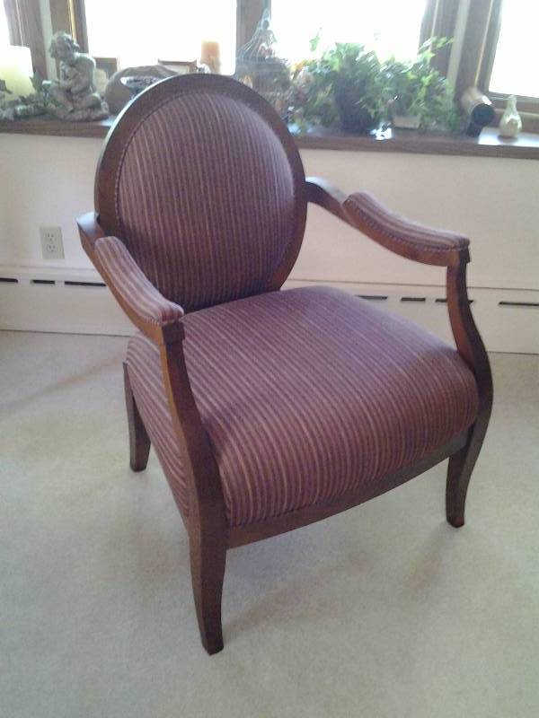 lot 120 image: Old World Arm Chair (Plum Stripe) By Sam Moore Furniture Co, (Lazy Boy)