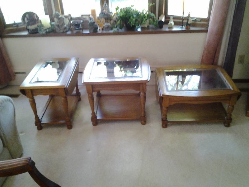 lot 121 image: 3 Piece Oak Table Set