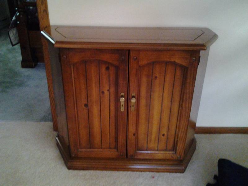 lot 130 image: 2-Door Storage CabinetCredenza 36x14x29