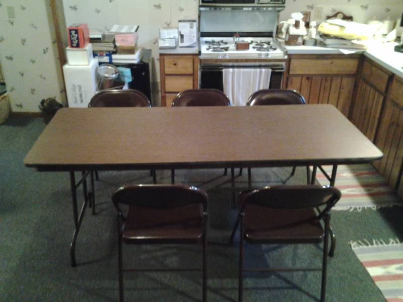 lot 153 image: Banquet Table with 5 Folding Chairs