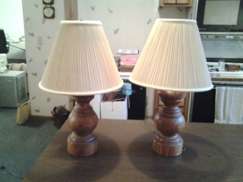 lot 154 image: Pair Wood Turned Lamps With Shades 23 Inches