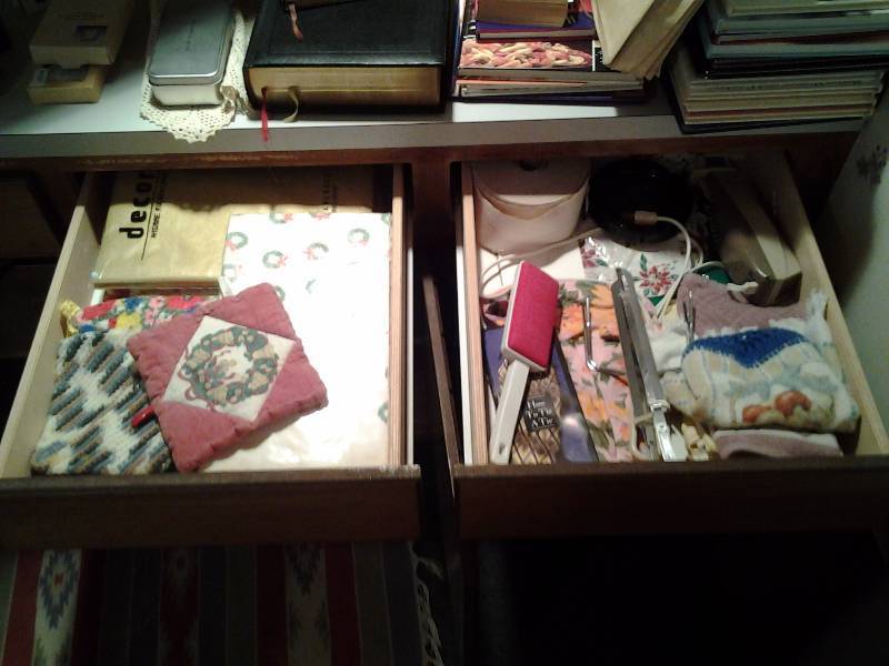 lot 157 image: 2-Drawers Of Kitchen Linens, Tablecloths, Hot Pads, Misc