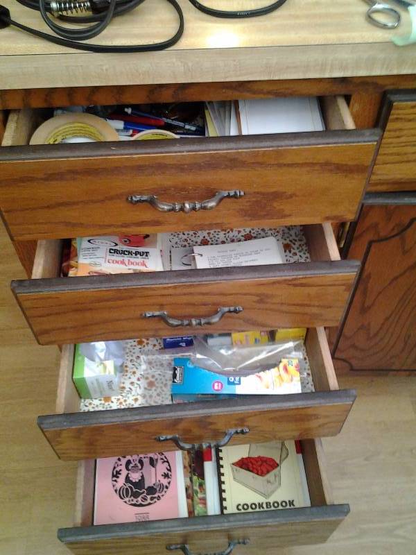 lot 159 image: Contents Of 4-Kitchen Drawers