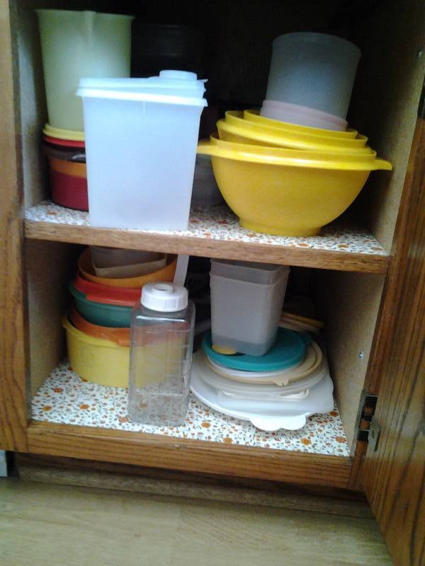 lot 161 image: Contents Of Kitchen Cabinet