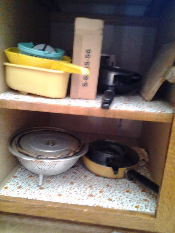 lot 162 image: Contents Of Kitchen Cabinet