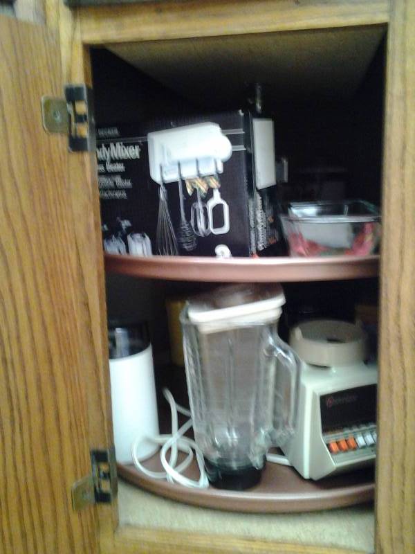 lot 168 image: Contents Of Kitchen Cabinet