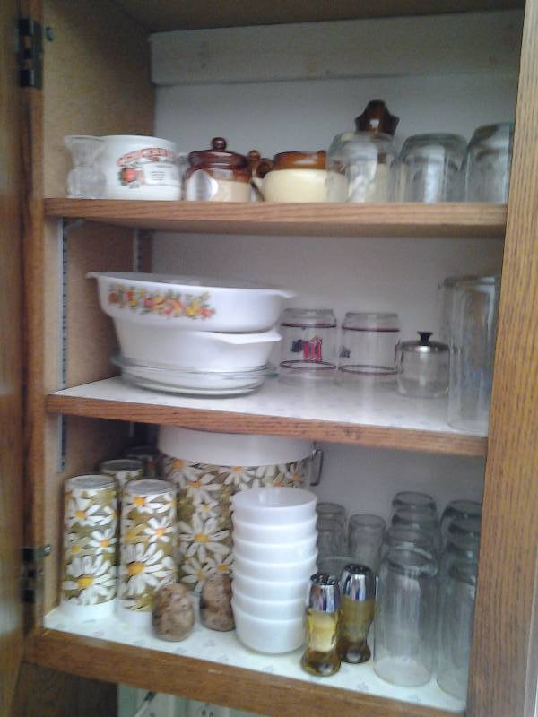 lot 169 image: Contents Of Kitchen Cabinet
