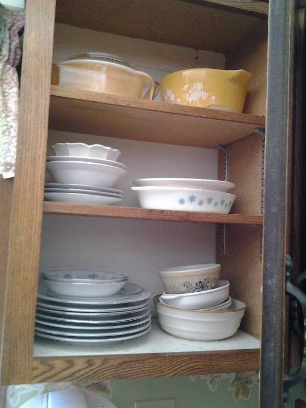 lot 171 image: Contents Of Kitchen Cabinet
