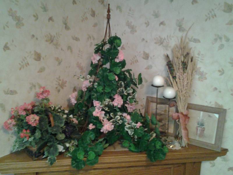 lot 187 image: Metal Frame TopiaryFloral, Basket Of Floral, CandlesHolder,