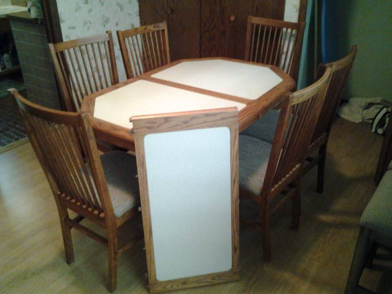 lot 188 image: Corian Inlay Salem Oak Dining Set For 6 - Like New