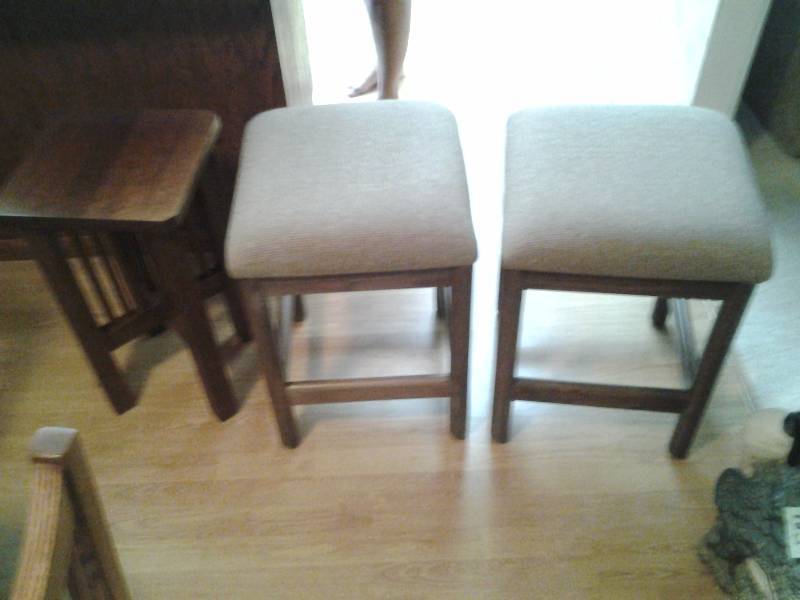 lot 189 image: 2-Upholstered Seat Stools (24 Inch), 1-Oak Stool