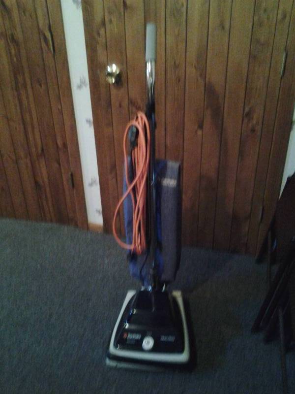 lot 277 image: Sanitaire Heavy Duty Upright Vacuum