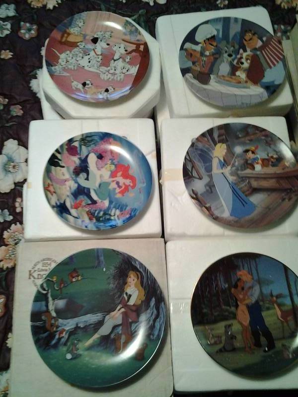 lot 199 image: 6-Knowles & Bradford Disney Movie Collector Plates