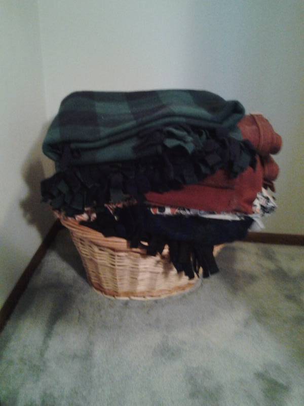 lot 205 image: Basket Of Blankets & Shelf Of Sheets & Pillow Cases, Hangers
