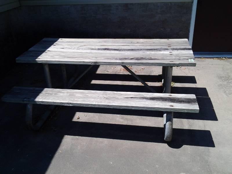 lot 218 image: Heavy Duty 6 Foot Picnic Table