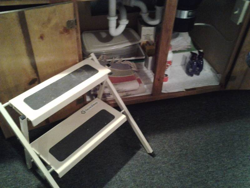 lot 255 image: Step Stool, Rugs, Linens, Misc In Cabinet Under Sink