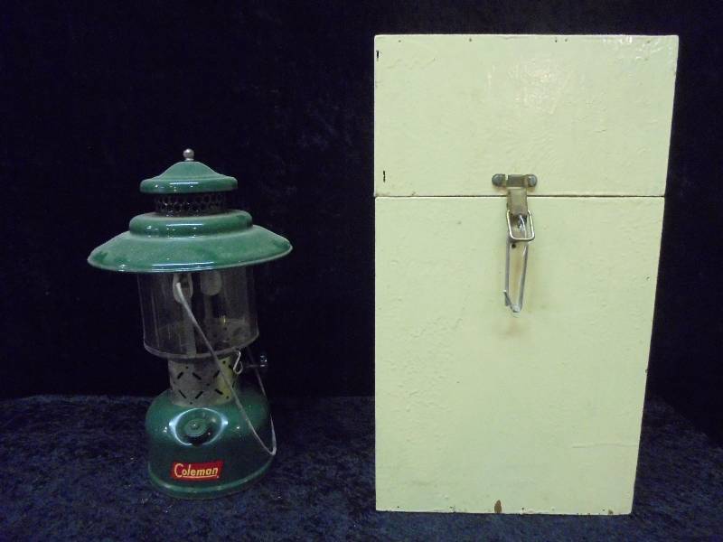 1960 Coleman lantern in handcrafted box, works good
