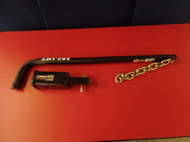 lot 619 image: Misc trailer hitch epuipment
