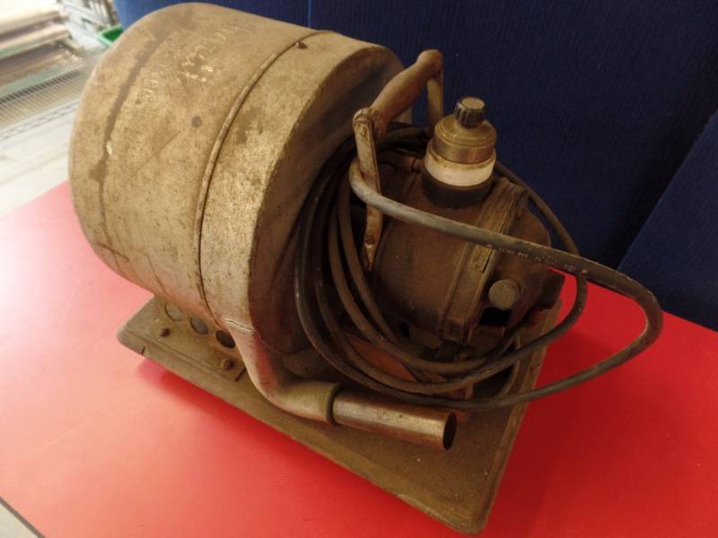 lot 624 image: Vintage Pneumatic Suction Cleaner