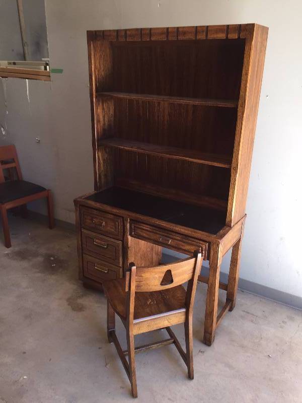 lot 43 image: Kids Student Room Den Study Matching Set - Desk, Hutch Bookshelves Bookcase & Chair - Super Condition