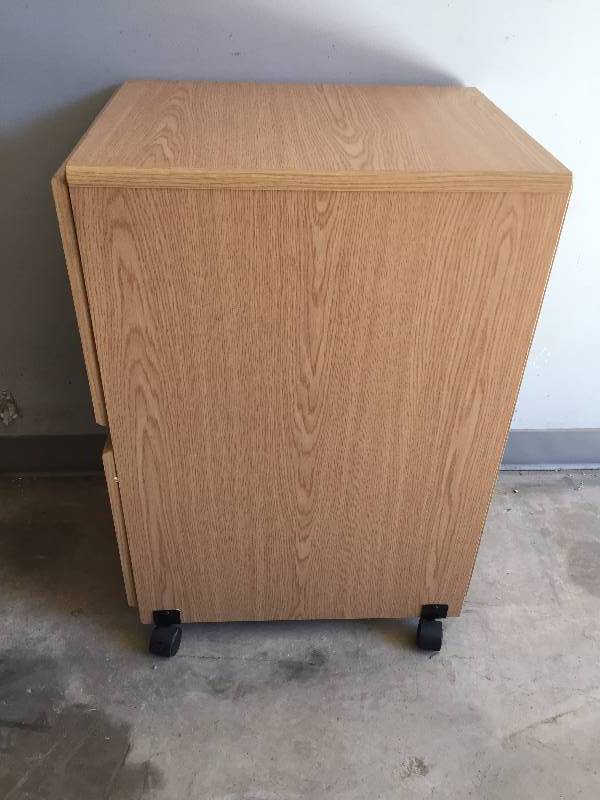 lot 45 image: Modular Real Oak Wood Veneer 2-Drawer Mobile File Cabinet - Excellent - Note Finished On All 4 Sides - Hard to believe but these run around $400