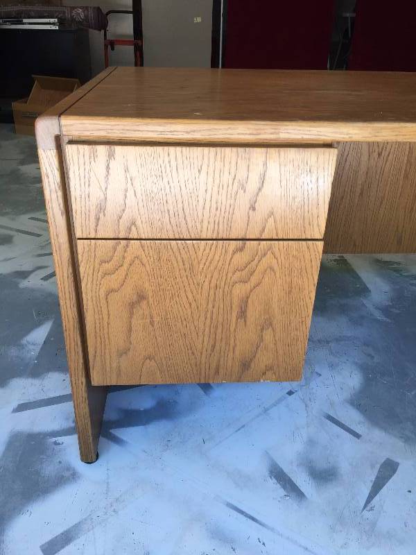 lot 41 image: Beautiful Cherry Wood Veener Double Pedestal 6 Drawer Credenza Executive Desk With Hidden Lock With Key - Easy Slide Drawers - Very Nice Condition