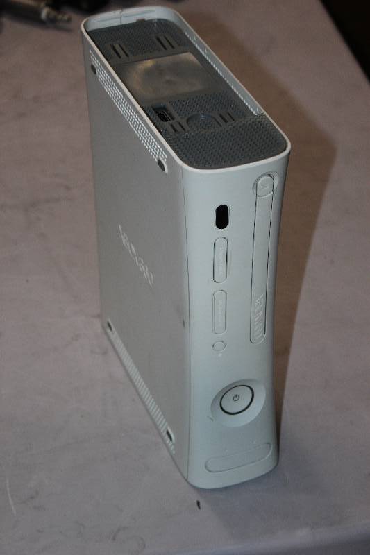 lot 211 image: X-Box 360 Game Console