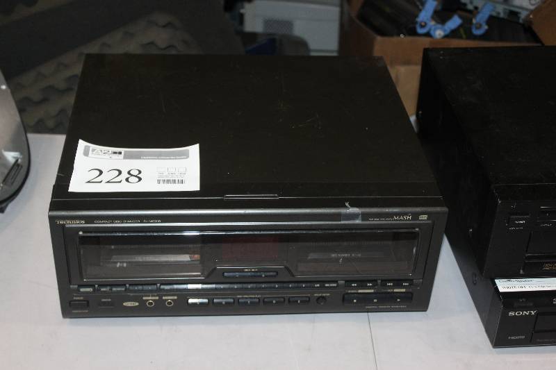 lot 228 image: Technics Compact Disc Changer