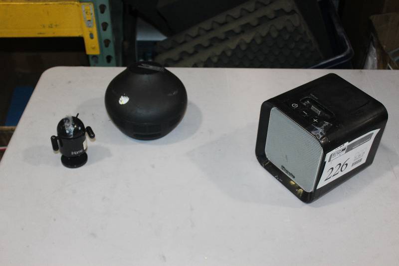 lot 226 image: Lot of (3) Electronics Including 1) iHome2GO Docking Player w Speaker AND 1) The Singing Machine 4TV AND 1) iHome Docking Player