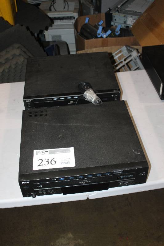 lot 236 image: Lot of RCA 5-Disc Changer Compact Disc Player