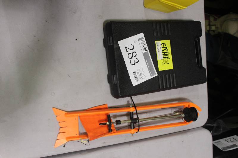 lot 283 image: Lot of (2) Fishing Gear Knifes and Tip up for Ice fishing