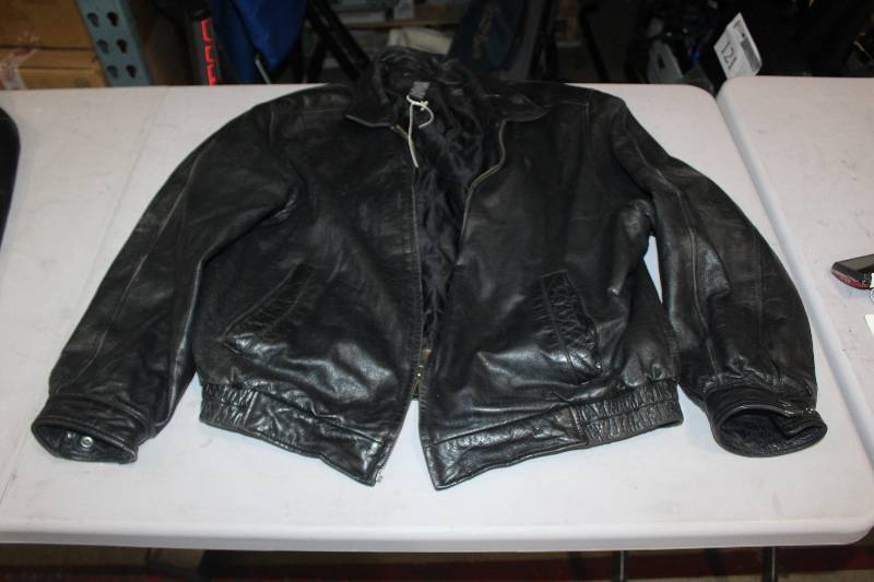 lot 271 image: Large Croft & Barow Black Leather Coat