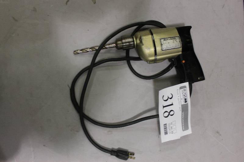 lot 318 image: Black & Decker 38 Drill