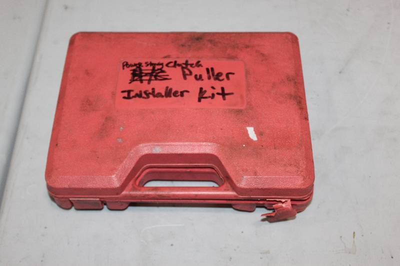 lot 319 image: Clutch Puller w Case