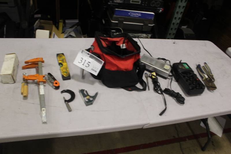 lot 315 image: Bag & Tools