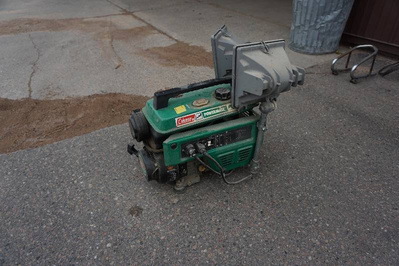 lot 7 image: Coleman PM 1500 Powermate 1500 Watt Generator Light Source