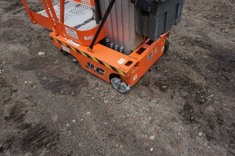 lot 12 image: 2000 JLG Model 12 SP Battery Powered Man LiftStock Picker