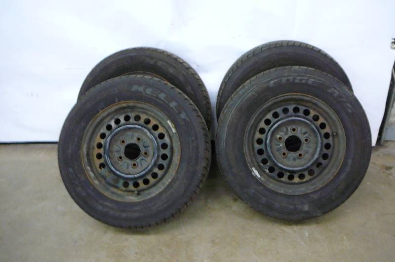 lot 1 image: Wheels & Tires 4 Count