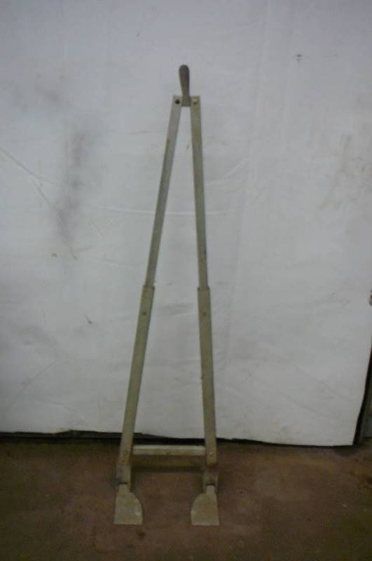 lot 2 image: Aluminum Dolly 2 Wheeler