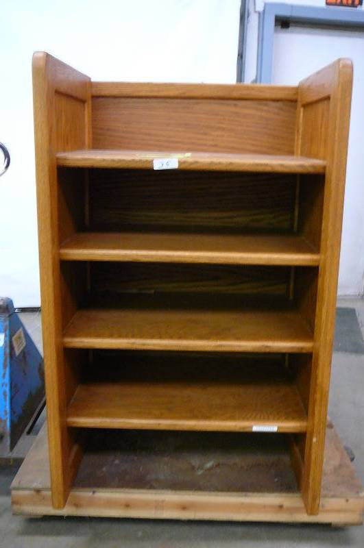 lot 25 image: Oak Rack