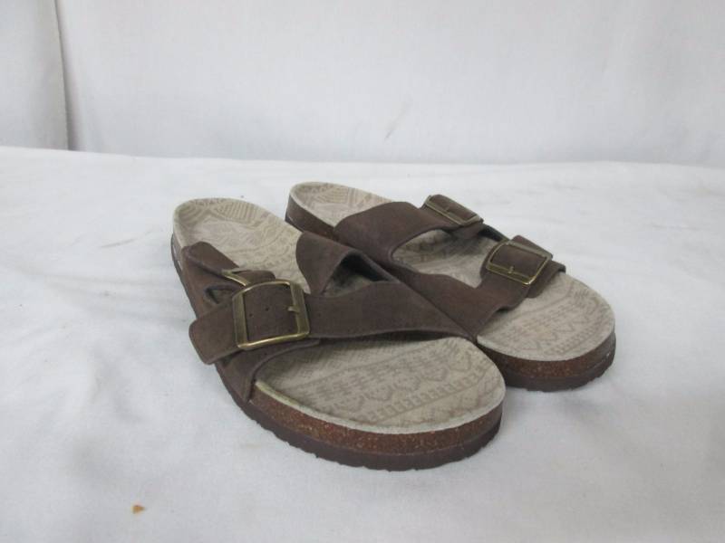 lot 54 image: Muk Luks Mens Parker Sandals